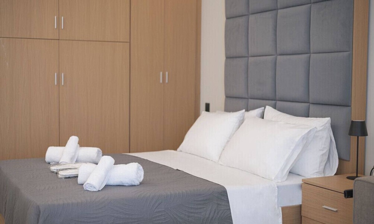 Piraeus Apartment | Bright Piraeus Stay Near Dimotiko Theatro Metro
