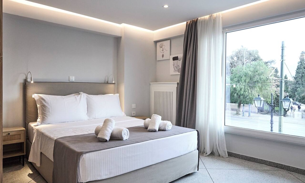 Plaka Apartment | Bright space downtown with street and park view near Acropolis