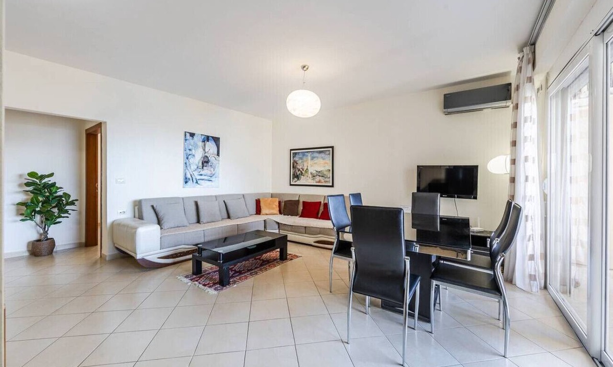 Sarande Apartment | Bright Sunny Apartment by PikHost