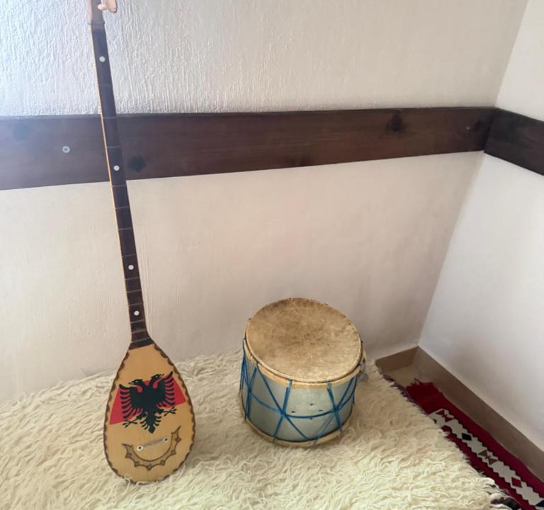 Diber County Villa | Bujtina oda e oxhakut