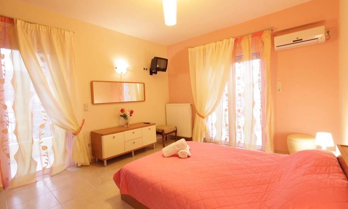 Aliverion Apartment | Bussiness Maisonette Getaway, 5 min from the beach