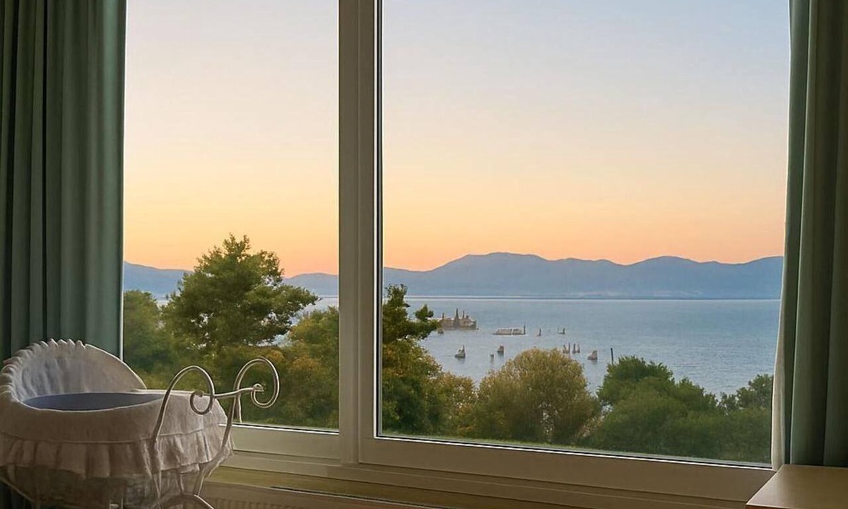 Chalcis House | Caecilia Lawrence Bio Sea Villa - Sleeps 12