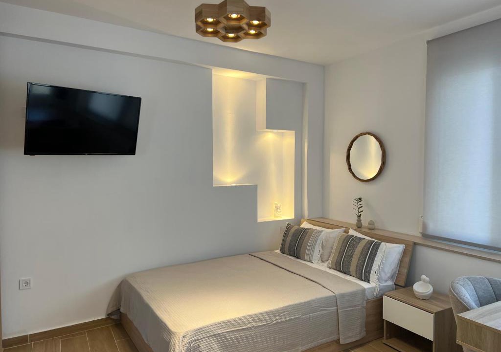 Ermoupoli Apartment | Calm Joy & J - Bee