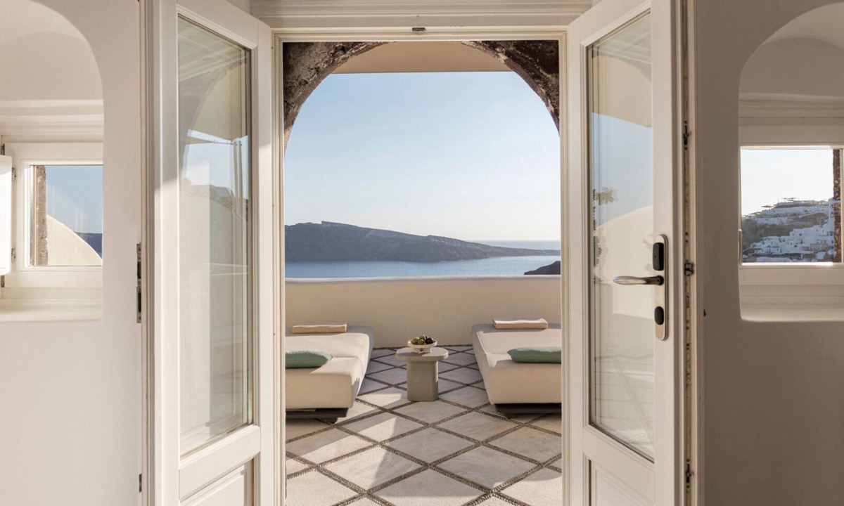 Oia Hotel | Canaves Oia Suites - Small Luxury Hotels of the World