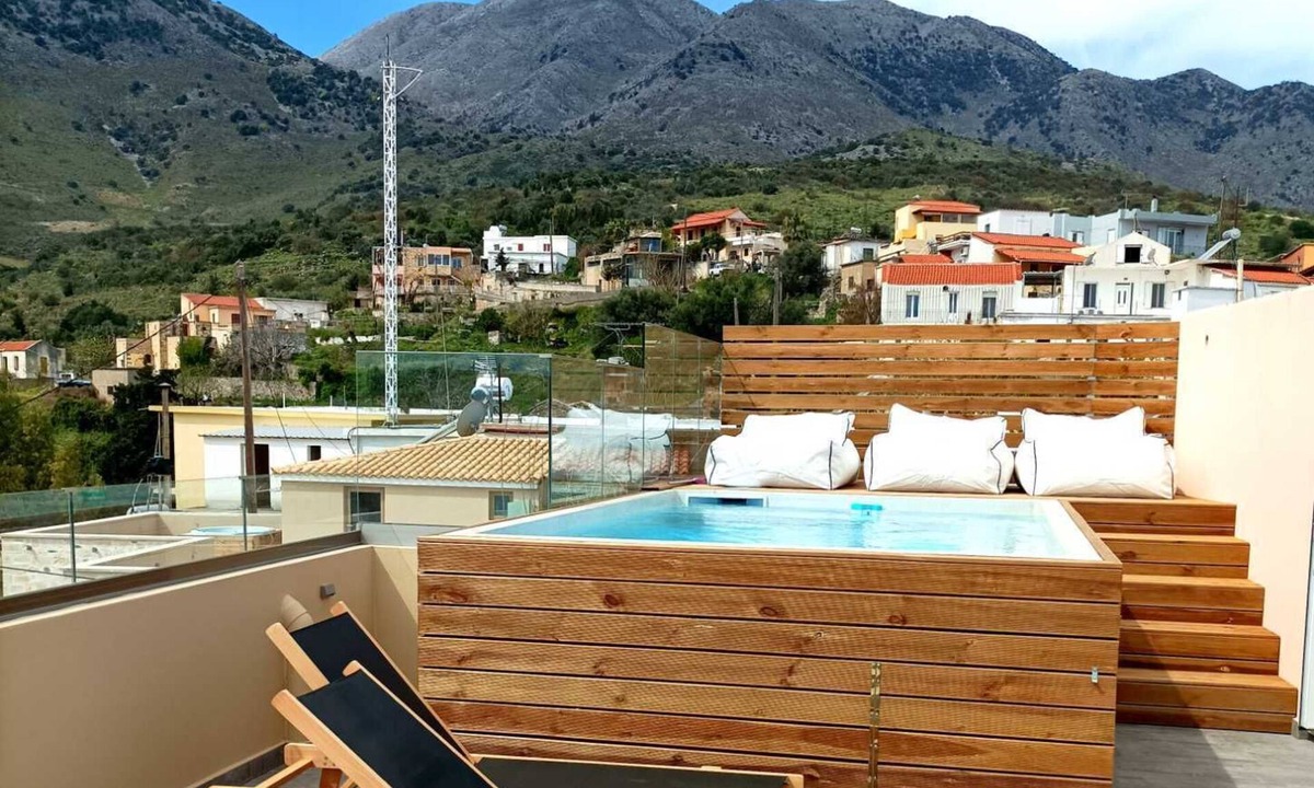Kournas House | Casa Belvedere | Apartment with heated Rooftop pool and Sea View