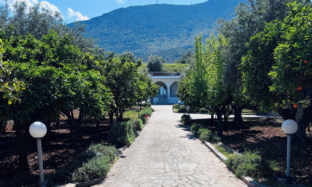 Chalcis Villa | Casa Crystallia blends the serenity of nature with the beauty of the sea