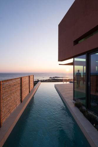 Livadia Villa | Casa Tarrha- Beachfront Villa with Heated Pool