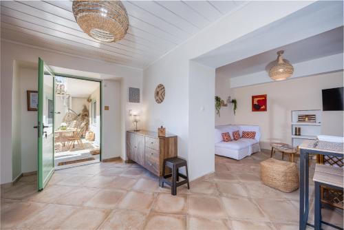 Aegina Town Apartment | Central, Calm with Courtyard