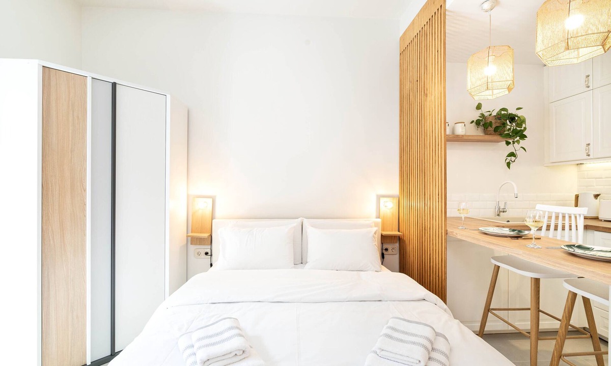 Omonia Apartment | Central Modern Studio, 1 min to Metro, 10 min to Acropolis + Discounts available