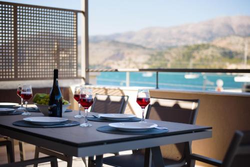 Argostoli Town Apartment | Centro Y Mar! Central Penthouse with Terrace!
