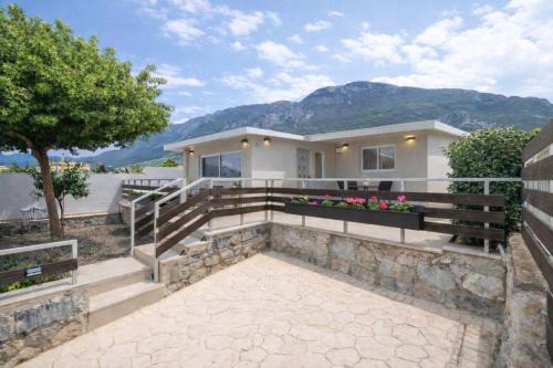 Mikri Mantineia House | Charming Seaside Stay in Verga - Relax in Style