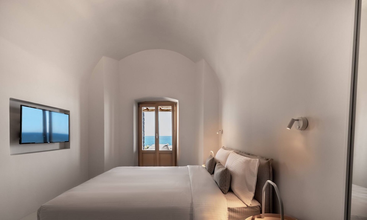 Kamari House | Colombos BeachFront
