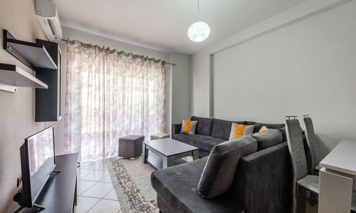 Sarande Apartment | Comfort Beach Apartment by PikHost