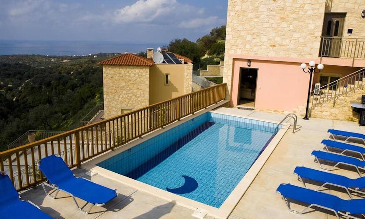Adele House | Comfortable holiday house for 10 persons, with swimming pool