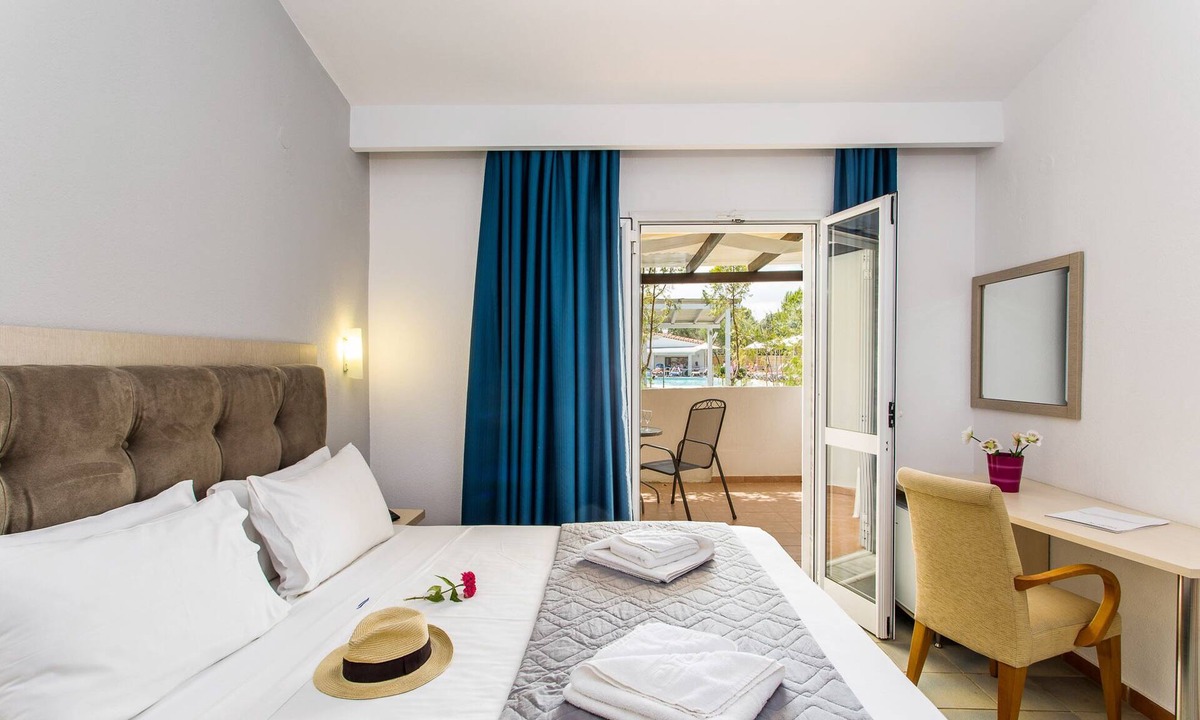 Gerakini Hotel | Coral Blue Beach Hotel