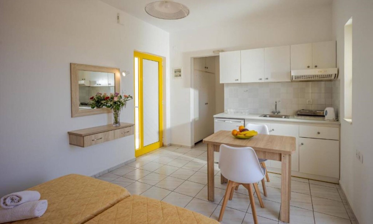Kato Gouves House | Cosmi Apartments by Estia