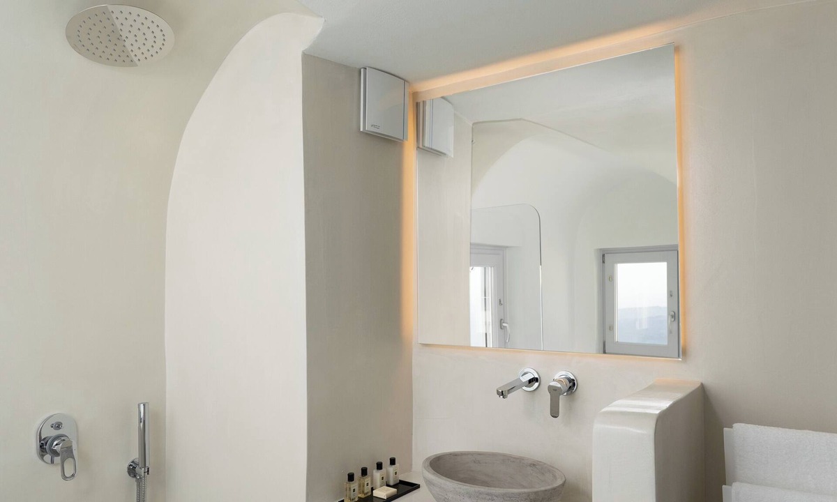 Imerovigli Hotel | Couples’ Retreat: Hot Tub Suite with Heated Pool, Orana Residence