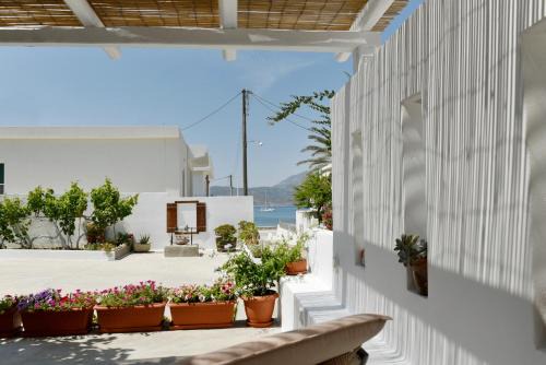 Adamas House | Cristina's House, Elegant Boho residence walk to Adamas Port