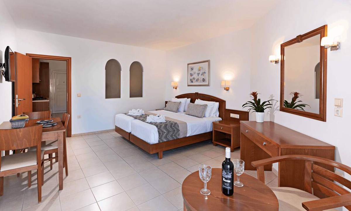 Paralia Kourna Hotel | Delfina Boutique