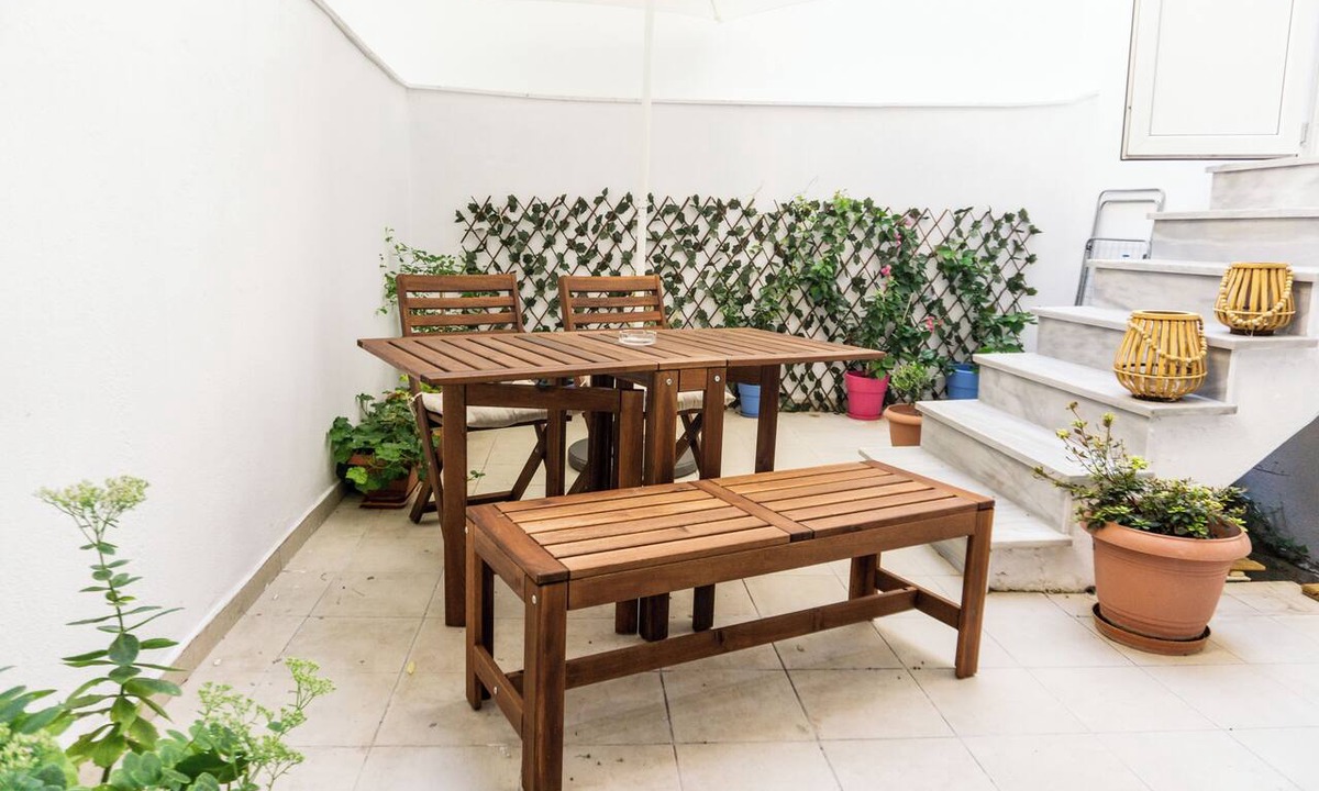Ano Poli Apartment | Dimitra's cozy studio in old town with backyard!
