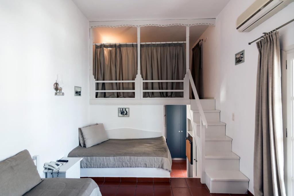 Skyros Town Hotel | DIMITRIOS