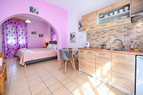 Patitiri Apartment | Dina's Flowers Alonissos - Ariadni Summer Getaway