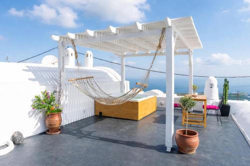 Firostefani Apartment | Dome suite,hot tub,sea view in Firostefani!