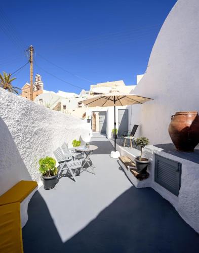 Finikia House | DOMEstic Cave House in Finikia Oia Santorini
