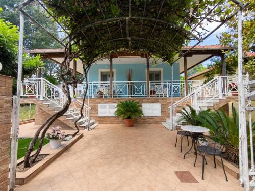 Leptokaria House | Don Bazilio Brace