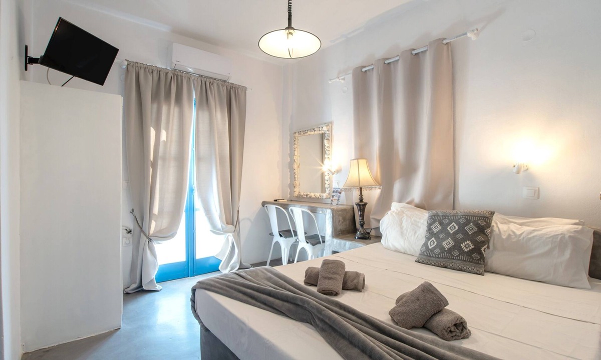 Perissa Apartment | Double Room with View 8: Sea View, Balcony & Air Conditioning