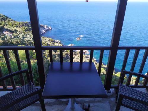 Tsagarada Apartment | Double studio room in front of the sea