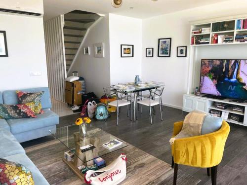 Ishem Apartment | Duplex Seaview Condo