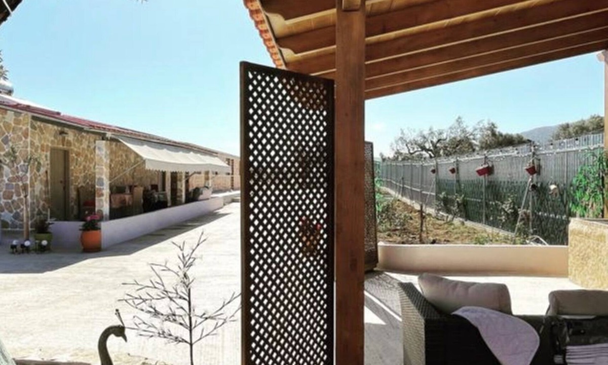 Saronikos Apartment | Ecological Studio Flat in Kalyvia Thorikou, Greece