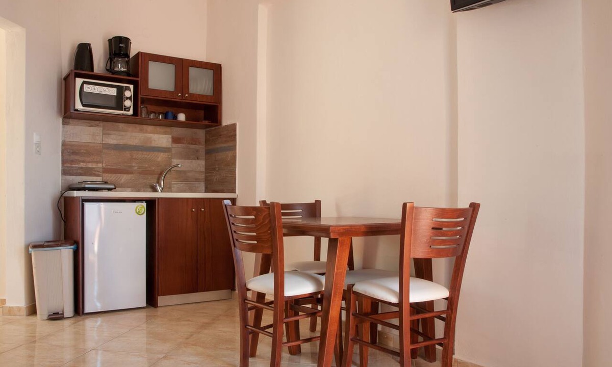 Kato Stalos Hotel | Ekavi Apartments