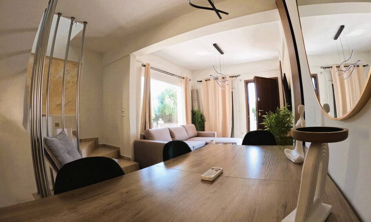 Loutraki House | Elegant 4BR Maisonette | For Families & Groups