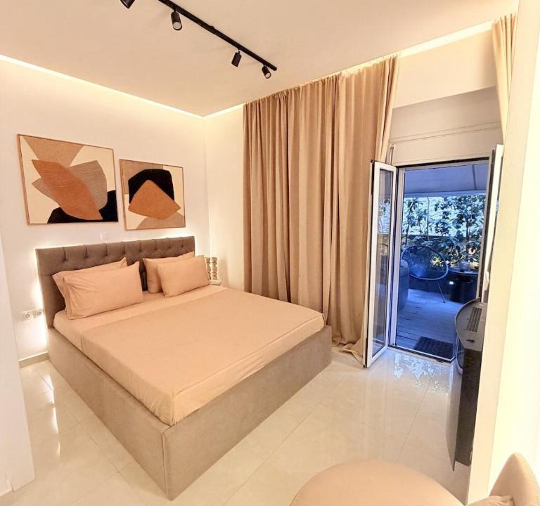 Piraeus Apartment | Elysian Hot Tub Suite Piraeus