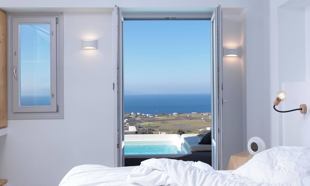 Finikia House | Elysian Santorini