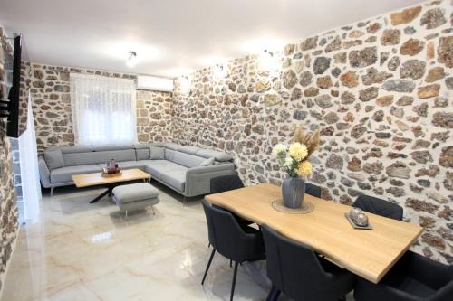 Litochoro Apartment | Elysian Stone Apartment II