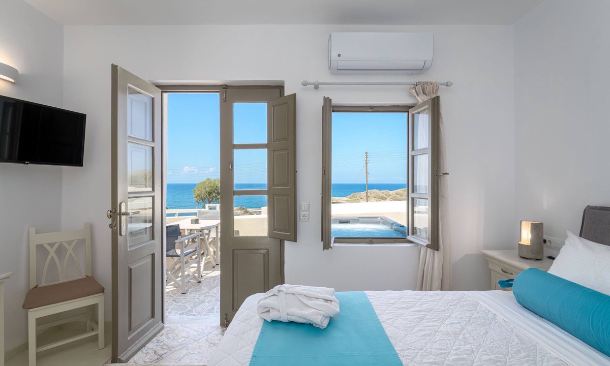 Kamari Hotel | En Plo Boutique Suites