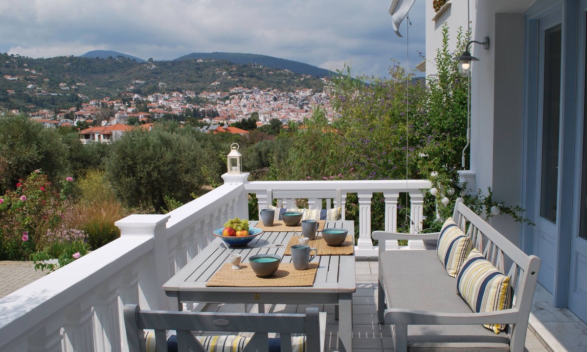 Skopelos Town House | ENASTRON GUESTHOUSE, WONDERFUL GARDEN AND VIEW, 5 MIN WALK FROM PORT - BEACH