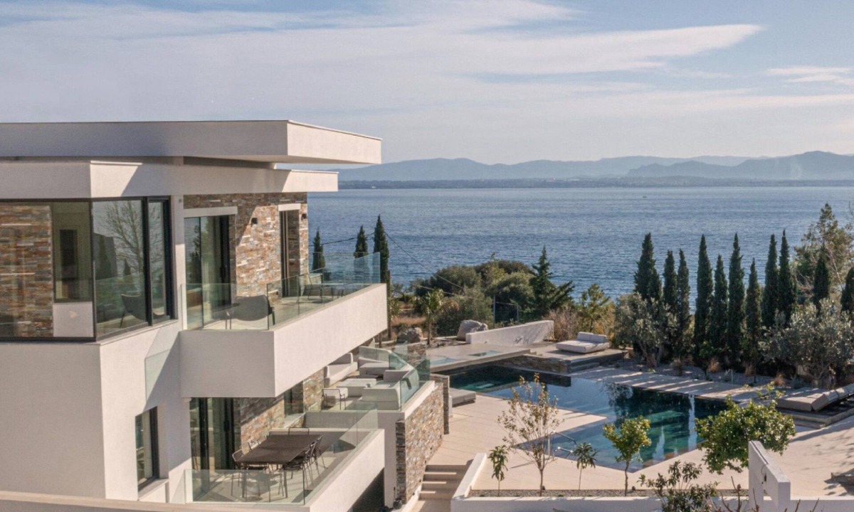 Loutraki-Agioi Theodoroi Villa | Endearing Beachfront Loutraki Villa | Villa Aegean Light | 4 Bedrooms |.