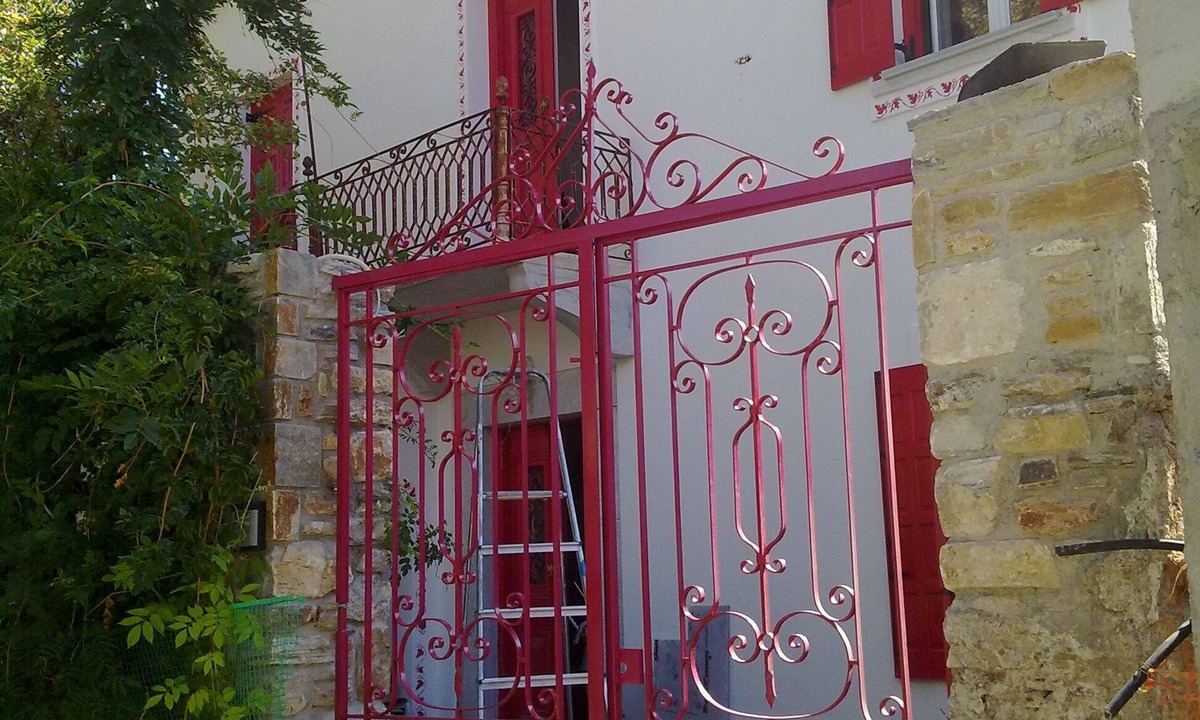 Horto Apartment | Epavli Sofia Horto, a 5-minute walk to the sea, ground-floor apartment