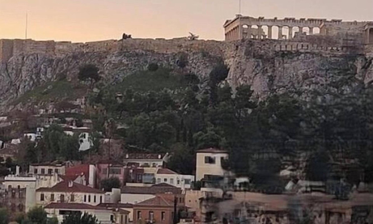 Monastiraki Apartment | Ermou w Jacuzzi Acropolis View Monastiraki