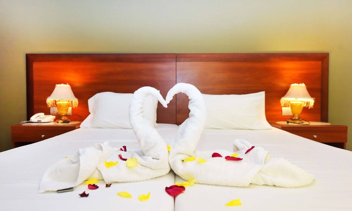 Petaloudes Hotel | Esmeralda Hotel