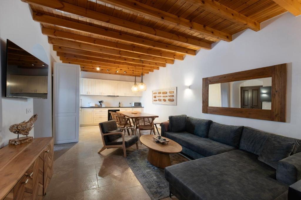 Lindos Villa | Exclusive & Private Villa Qupi in the center of Lindos with separate staff accommodation