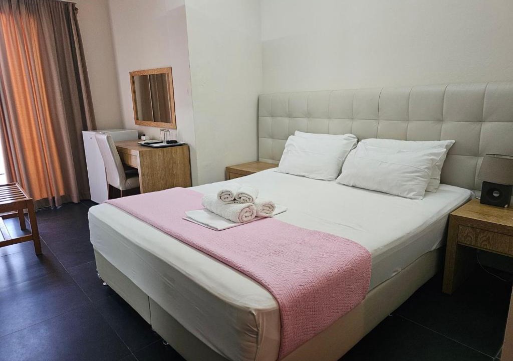 Moschato-Tavros Hotel | Feevos
