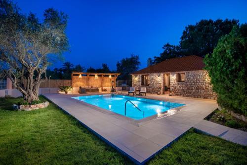 Pastida Villa | Filerolia Stone House