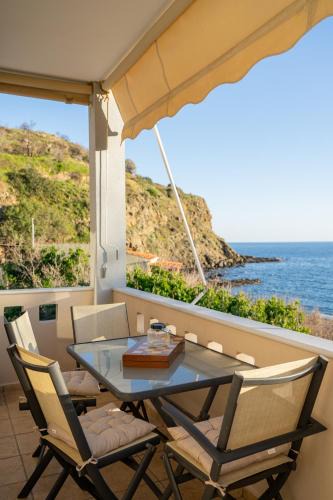 Limnos Apartment | Fos Beachfront Loft-Limnos, Volissos-Chios