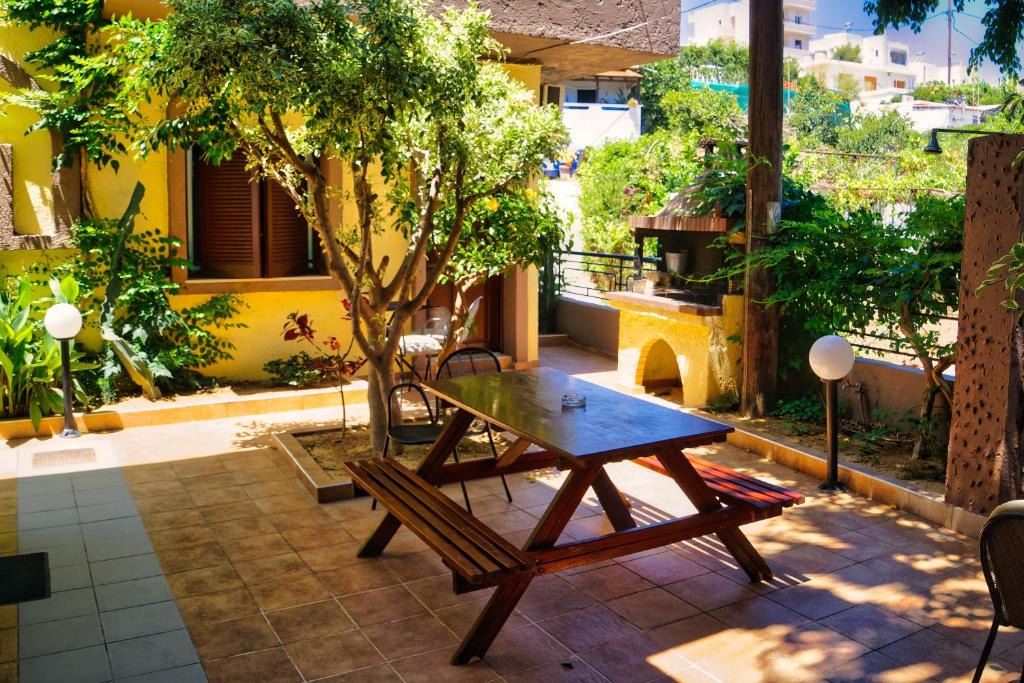 Agia Pelagia Hotel | Fotoula Studios
