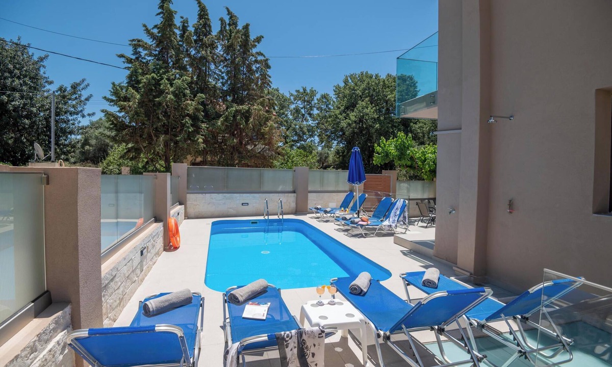 Prines Villa | Four Bedroom villa close to the town and beach